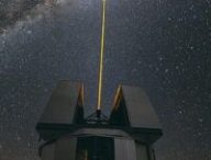 Un laser émis par le VLT pour observer la Voie Lactée. // Source : ESO Un laser émis par le VLT pour observer la Voie Lactée. // Source : ESO