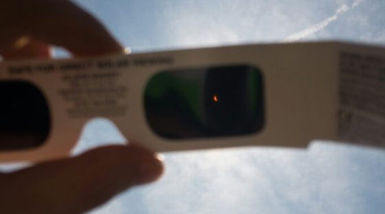 Lunettes éclipse solaire // Source : Jason Howell, Unsplash Lunettes éclipse solaire // Source : Jason Howell, Unsplash
