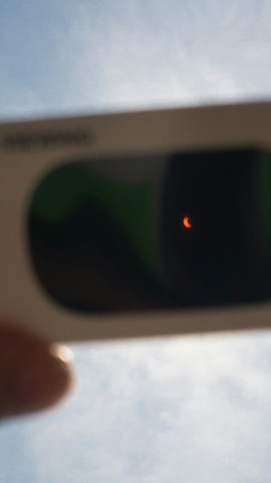 Lunettes éclipse solaire // Source : Jason Howell, Unsplash