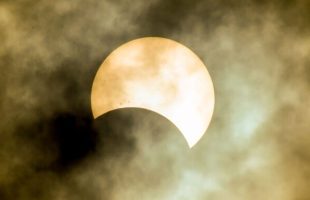 Éclipse solaire. // Source : Canva