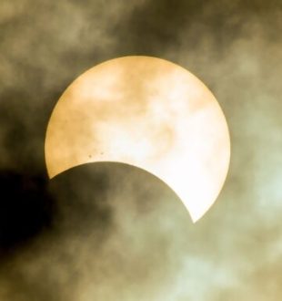 Éclipse solaire. // Source : Canva Éclipse solaire. // Source : Canva