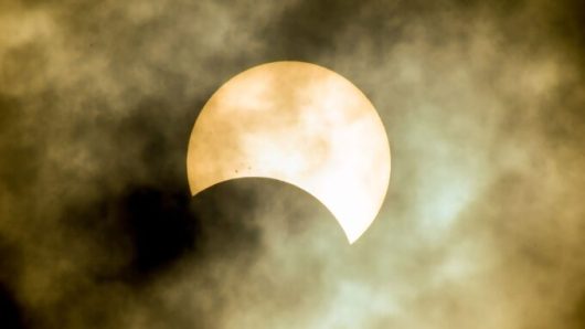 Éclipse solaire. // Source : Canva Éclipse solaire. // Source : Canva