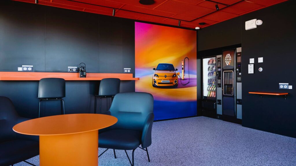 Lounge d'une station Plug Inn (ex-Mobilize) // Source : Renault
