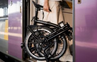 Le vélo proposé par Brompton et SNCF Voyageurs. // Source : SNCF, Brompton ; Mathieu PELLERIN