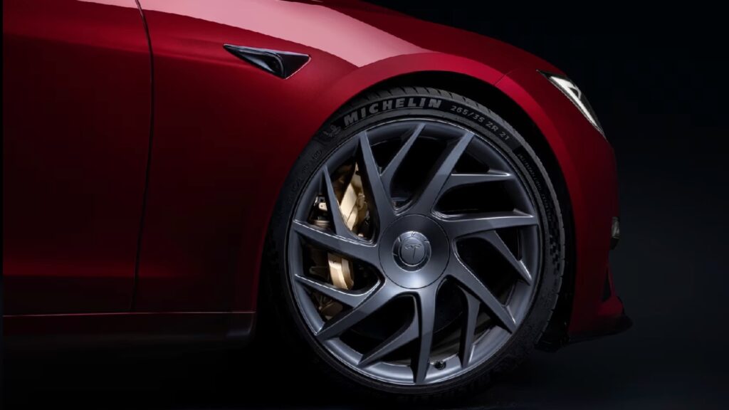 Etriers de frein dor&eacute; sur la Model S Signature  // Source : Teslarati