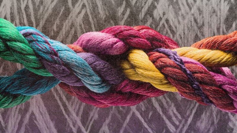 Ils cherchaient à comprendre le noyau atomique, ils ont trouvé la théorie des cordes