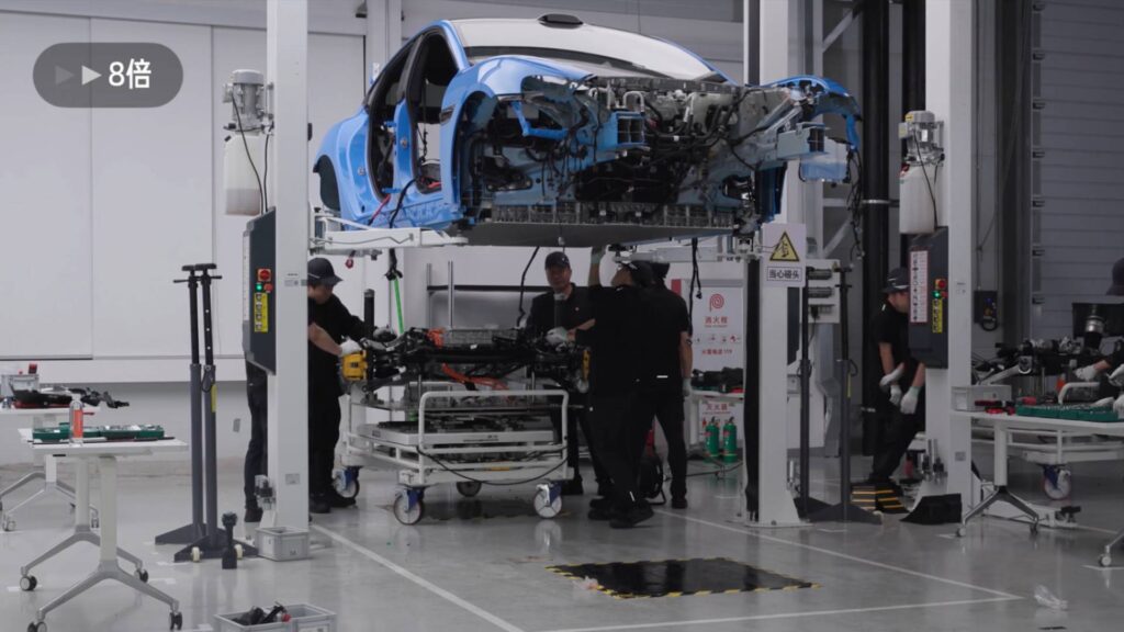 Vid&eacute;o de r&eacute;assemblage de la Xiaomi SU7  // Source : Xiaomi sur Weibo