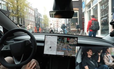 La conduite entièrement automatique de Tesla et les vélos d'Amsterdam : un petit enfer de stress.