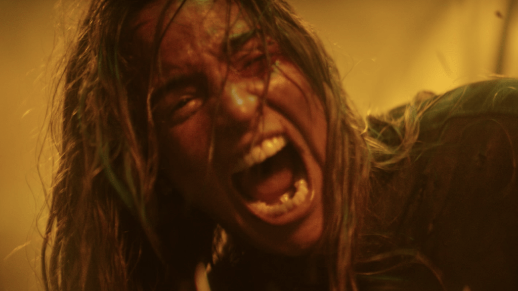 Souheila Yacoub dans Evil Dead Burn // Source : Ghost House Pictures