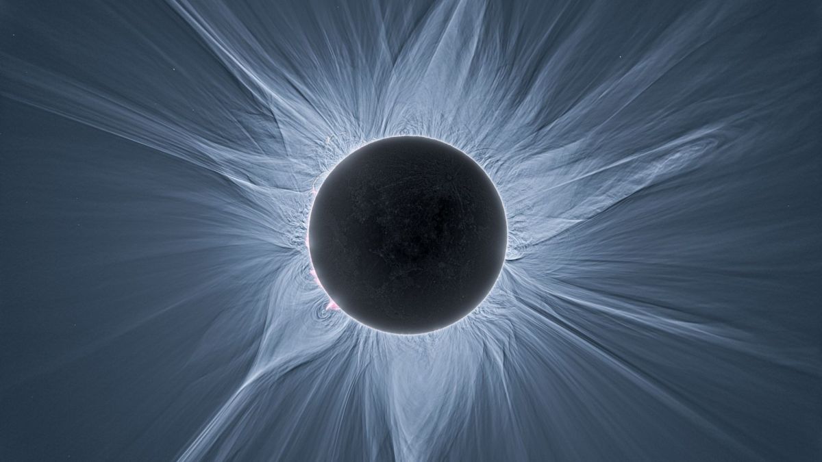 La couronne solaire, visible pendant une éclipse totale. // Source : APOD ; Phil Hart (image recadrée)