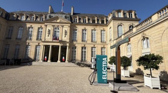 Une borne Electra à l’Élysée pour l'événement « électrifions la France » // Source : Electra Une borne Electra à l’Élysée pour l'événement « électrifions la France » // Source : Electra