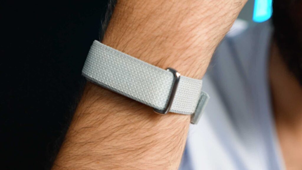 Le Google Fitbit Air. // Source : Numerama Le Google Fitbit Air. // Source : Numerama