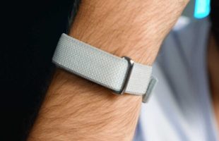 Le Google Fitbit Air. // Source : Numerama