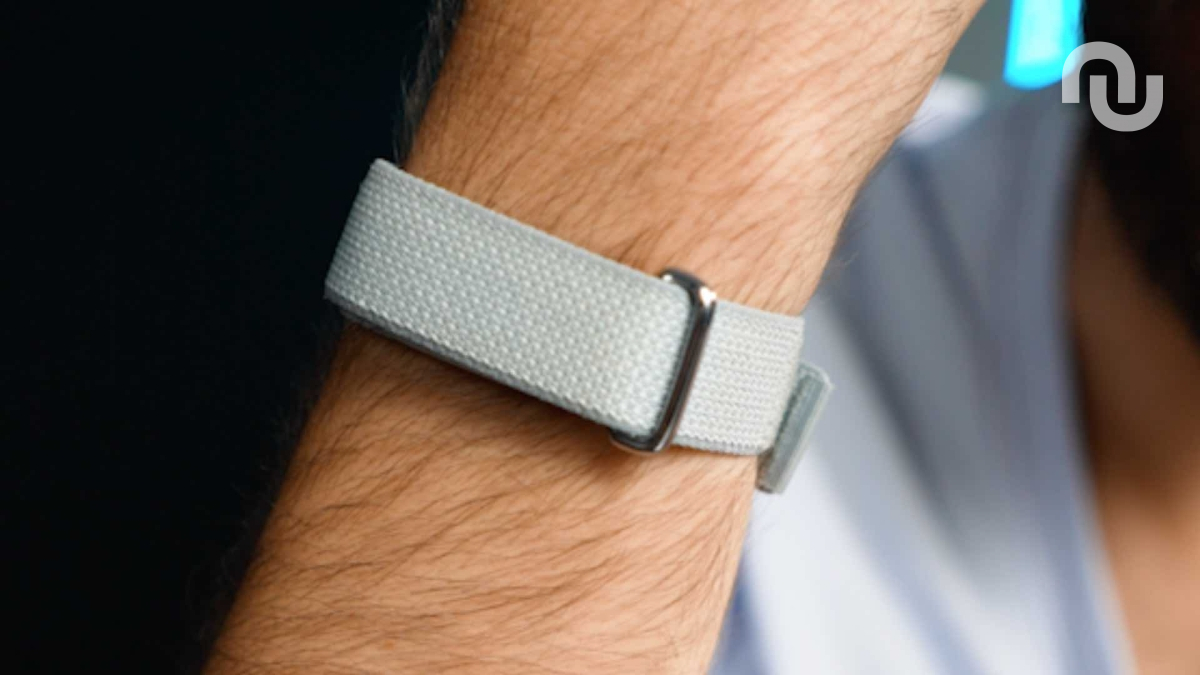 Le Google Fitbit Air. // Source : Numerama Le Google Fitbit Air. // Source : Numerama