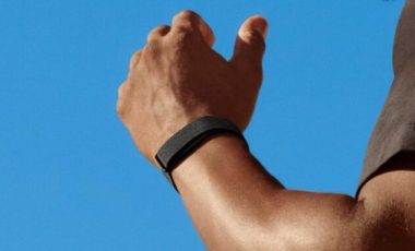 Google Fitbit Air. // Source : Google Google Fitbit Air. // Source : Google