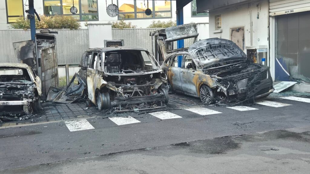 Incendie &agrave; la station de recharge Total de Montreuil // Source : Steve Rolland sur Facebook 