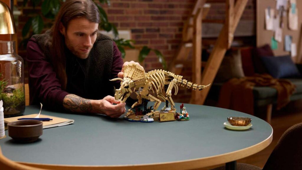 Les fossiles de dinosaure  le tricératops // Source : Lego
