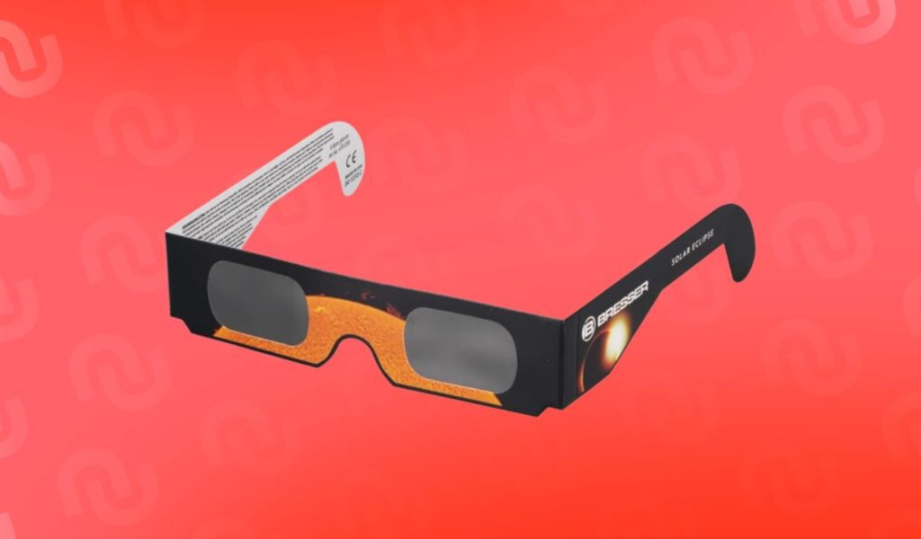 Lunettes éclipse solaire Bresser // Source : Montage Numerama Lunettes éclipse solaire Bresser // Source : Montage Numerama