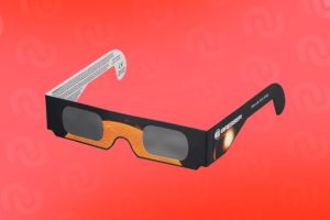 Lunettes éclipse solaire Bresser // Source : Montage Numerama