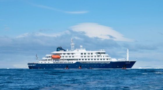 Le navire MV Hondius. // Source : Franklin Braeckman - Oceanwide Expeditions (image recadrée et modifiée)
