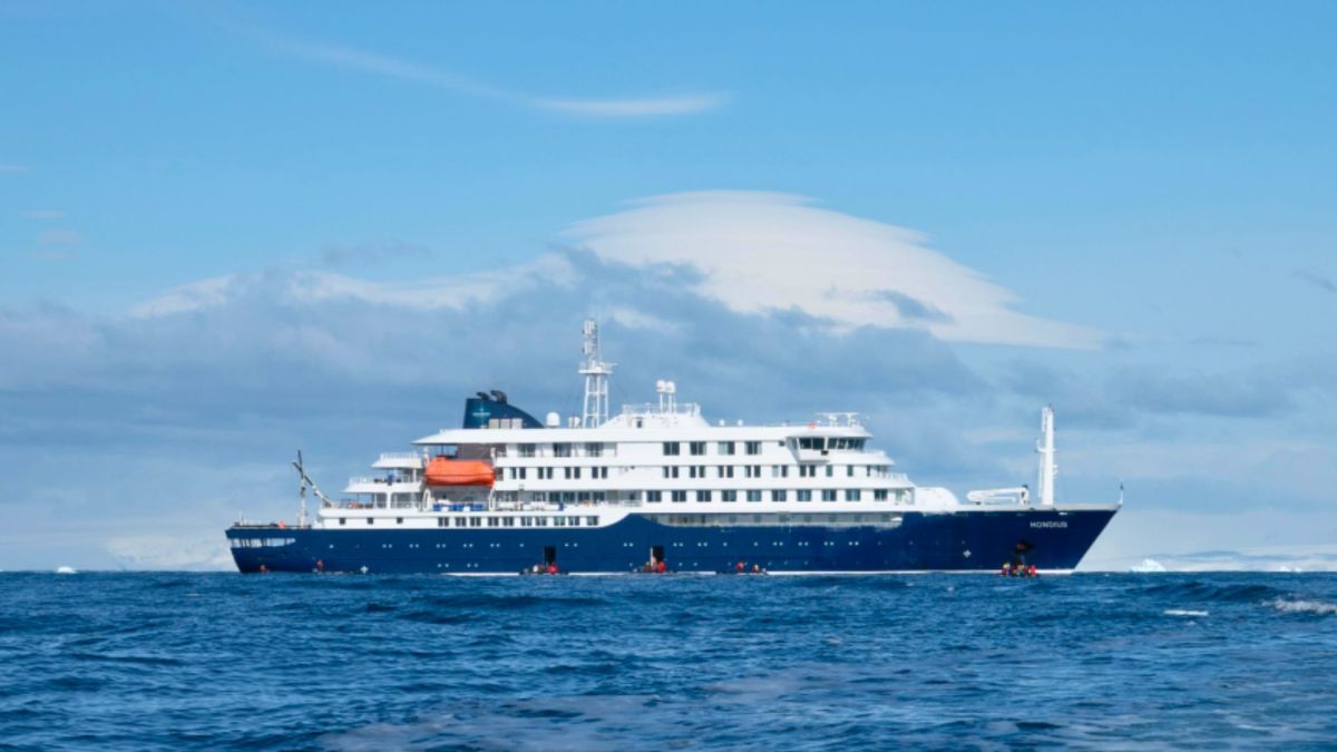 Le navire MV Hondius. // Source : Franklin Braeckman - Oceanwide Expeditions (image recadrée et modifiée)