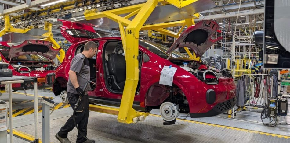 Au coeur de la production de la nouvelle Renault Twingo à Novo mesto // Source : Raphaelle Baut pour Numerama Au coeur de la production de la nouvelle Renault Twingo à Novo mesto // Source : Raphaelle Baut pour Numerama