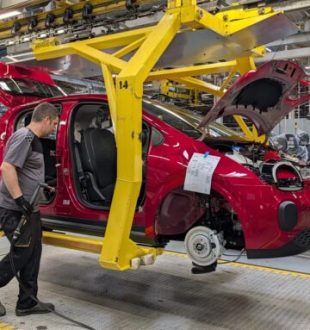 Au coeur de la production de la nouvelle Renault Twingo à Novo mesto // Source : Raphaelle Baut pour Numerama