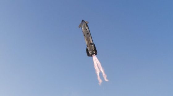 Vol du Starship. // Source : Via X @SpaceX (image recadrée) Vol du Starship. // Source : Via X @SpaceX (image recadrée)