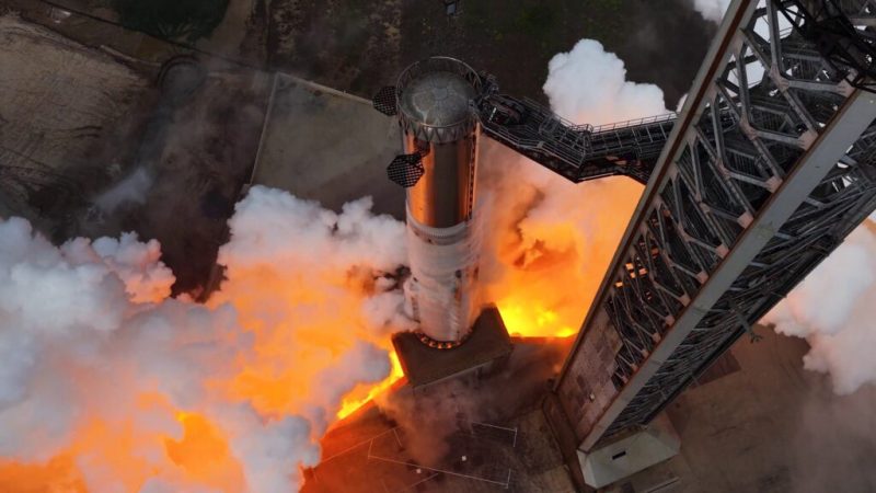 Ondes de choc et déluge de feu&nbsp;: la fusée Starship pousse à pleine puissance ses moteurs