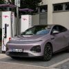 Le XPeng G6 à une borne rapide Ionity. // Source : XPeng