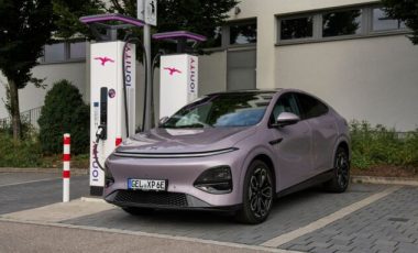 Le XPeng G6 à une borne rapide Ionity. // Source : XPeng Le XPeng G6 à une borne rapide Ionity. // Source : XPeng