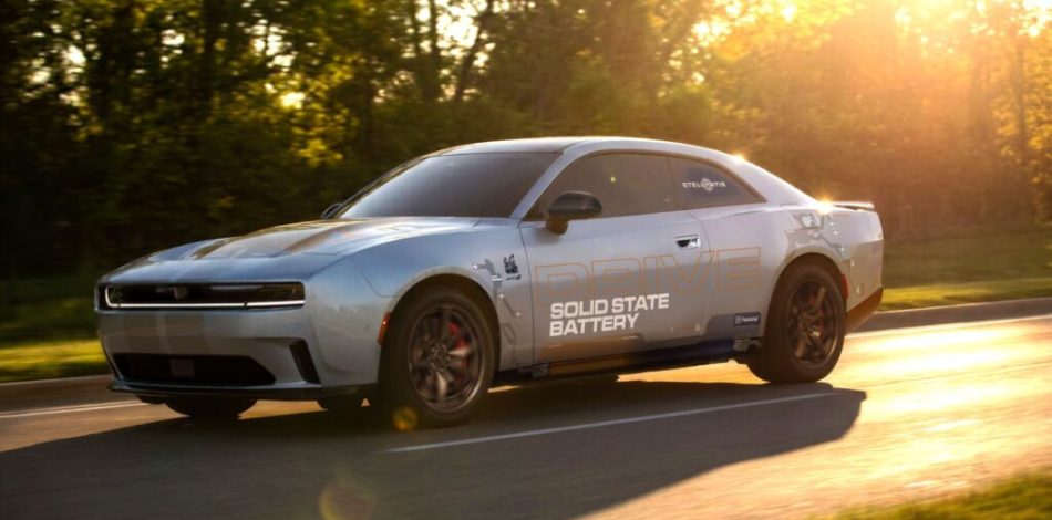 Stellantis teste la batterie solide dans une Dodge Charger électrique. // Source : Stellantis Stellantis teste la batterie solide dans une Dodge Charger électrique. // Source : Stellantis