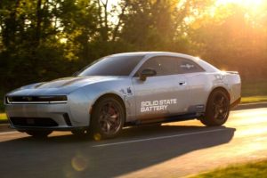 Stellantis teste la batterie solide dans une Dodge Charger électrique. // Source : Stellantis Stellantis teste la batterie solide dans une Dodge Charger électrique. // Source : Stellantis