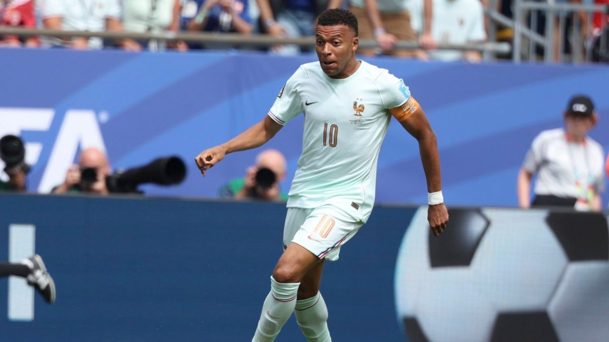 Kylian Mbappé avec l'équipe de France // Source : Compte X de l'Équipe de France