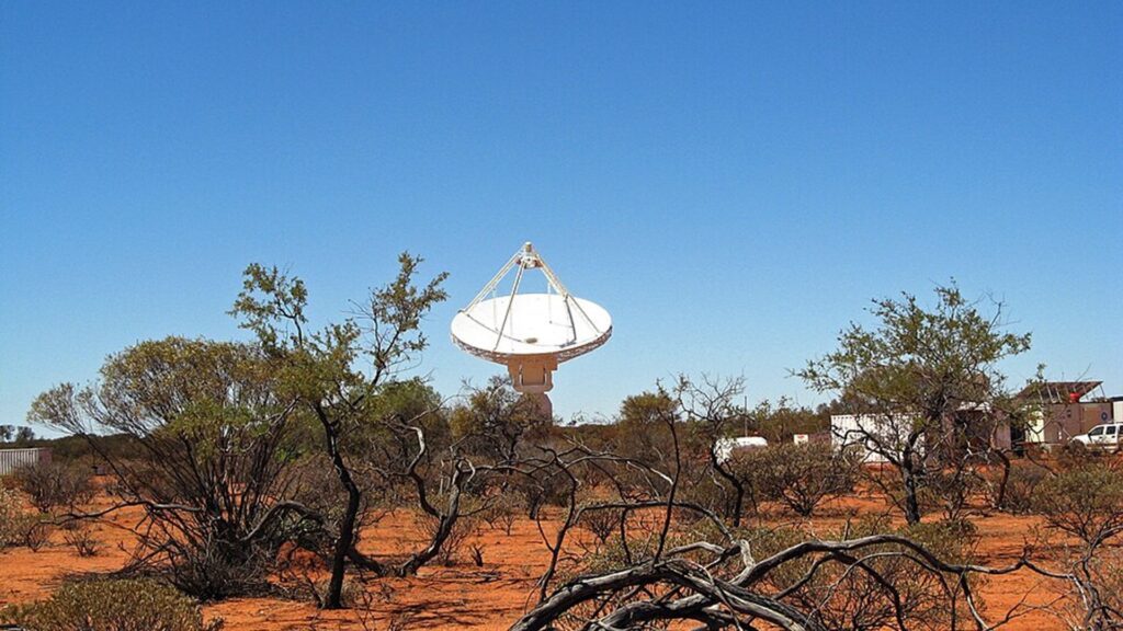 CSIRO_ScienceImage_11438_The_first_antenna_to_be_assembled_as_part_of_the_Australia_Square_Kilometre_Array_Pathfinder_ASKAP_telescope