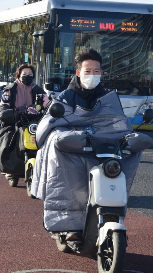 e-bike roulant en Chine // Source : ITDP China e-bike roulant en Chine // Source : ITDP China