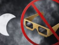 Attention aux lunettes d'éclipse non conformes. // Source : Montage Numerama avec Canva Attention aux lunettes d'éclipse non conformes. // Source : Montage Numerama avec Canva