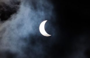 Éclipse solaire. // Source : Canva