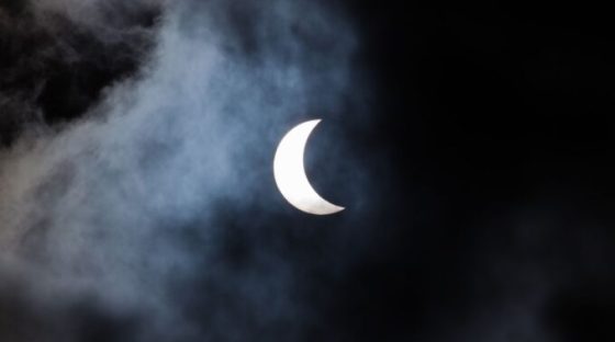 Éclipse solaire. // Source : Canva Éclipse solaire. // Source : Canva