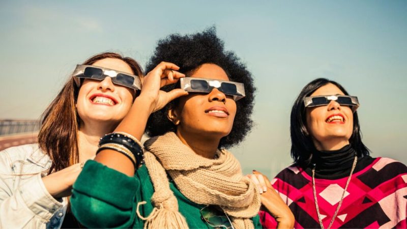Lors de l’éclipse solaire du 12 août 2026, il ne faut pas réutiliser vos vieilles lunettes de 1999