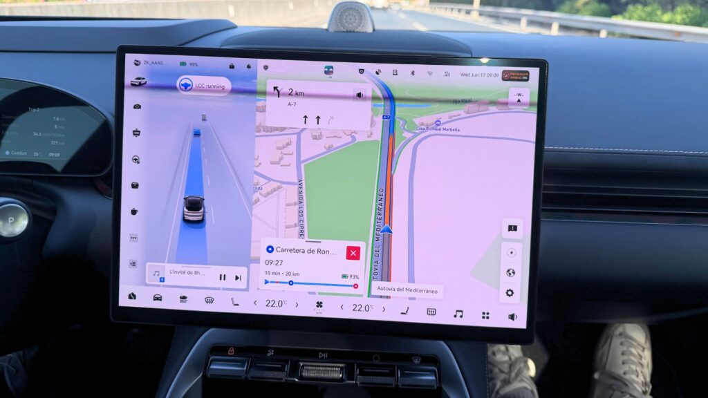 La conduite semi-autonome sur la Zeekr 7GT. // Source : Robin San Vicente pour Numerama