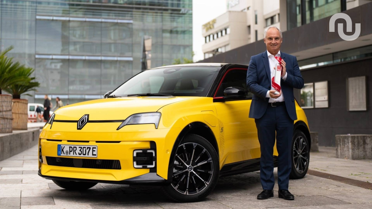 Fabrice Cambolive et la R5 primée // Source : Renault Fabrice Cambolive et la R5 primée // Source : Renault
