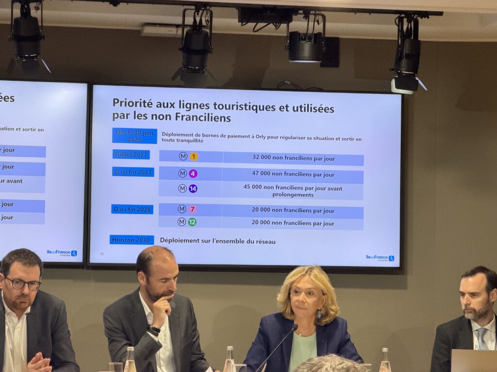 Val&eacute;rie Pecresse lors de l&rsquo;annonce sur la CB dans le m&eacute;tro. // Source : Numerama