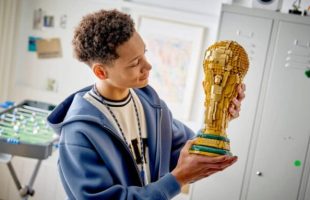 Trophée officiel de la Coupe du monde de la FIFA // Source : Lego Trophée officiel de la Coupe du monde de la FIFA // Source : Lego