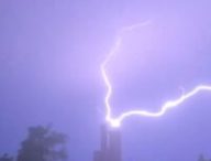 Éclair intra-nuageux au Havre. // Source : Via X @meteo_76 (capture d'écran)