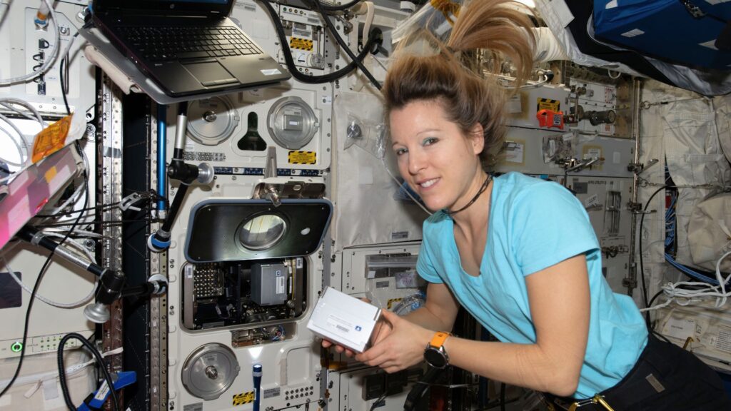 Sophie Adenot, actuellement &agrave; bord de l'ISS. // Source : Flickr/CC/Nasa Johnson (image modifi&eacute;e)