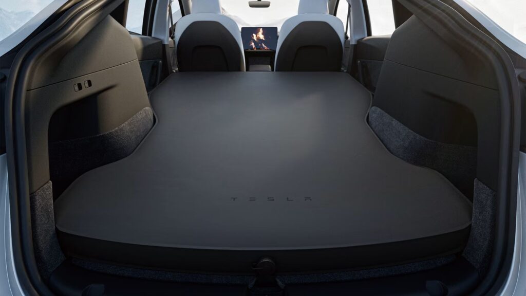 Tesla propose un matelas pour le Model Y. // Source : Tesla Tesla propose un matelas pour le Model Y. // Source : Tesla
