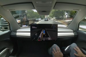 Le Tesla Cybercab sur la route // Source : Tesla