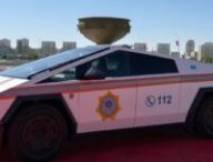 Le Tesla Cybertruck se transforme en véhicule d'urgence au Kazakhstan. // Source : Ministère des Situations d'urgence du Kazakhstan, upscale avec Gemini