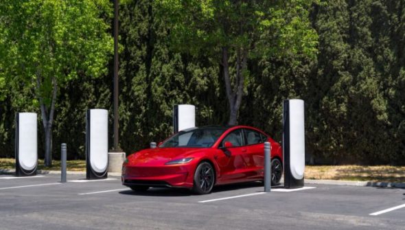 Tesla Superchargeur V4 // Source : Tesla